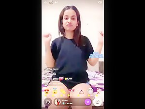 Instagram Meme Iska Link To Mai Dedu Par Tum Log Patle Ho Jaoge Viral Video MMS, Grace 22 Years Old Eshitha 16 Minutes Tango Live Full Video