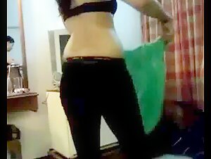 Shadi Se Pahle Boyfriend Ke Sath Akhiri Sex, Video Delete To Kar Doge Na