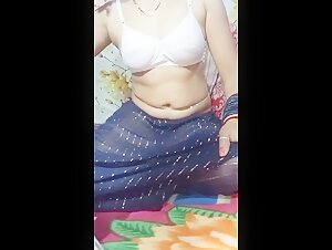 Sexy Desi Bhabhi Ka Bra Aur Panty Me MAst Dance Phir Chut ME Ungali Karte Video