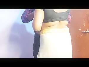 Bevde Dost Ki Biwi Ki Khade Khade Pelai, Bhabhi Ne Jaldi Me Chudwa Liya