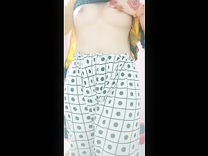 Most Viral Pakistani Influencer Boobs Show And Masturbation On Live Cam 1 of 3