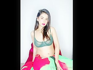 Instagram Famous Meetii Kalher fingering in live cam onlyfans video