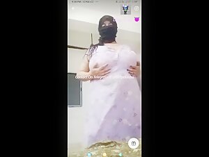 Reena Aunty Nude Tango Live Cam Video, Big Breasts Shaking And Talking In Hindi